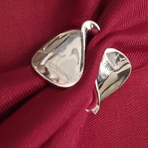 Ring Sz 9 Sterling Silver -Real giftbx